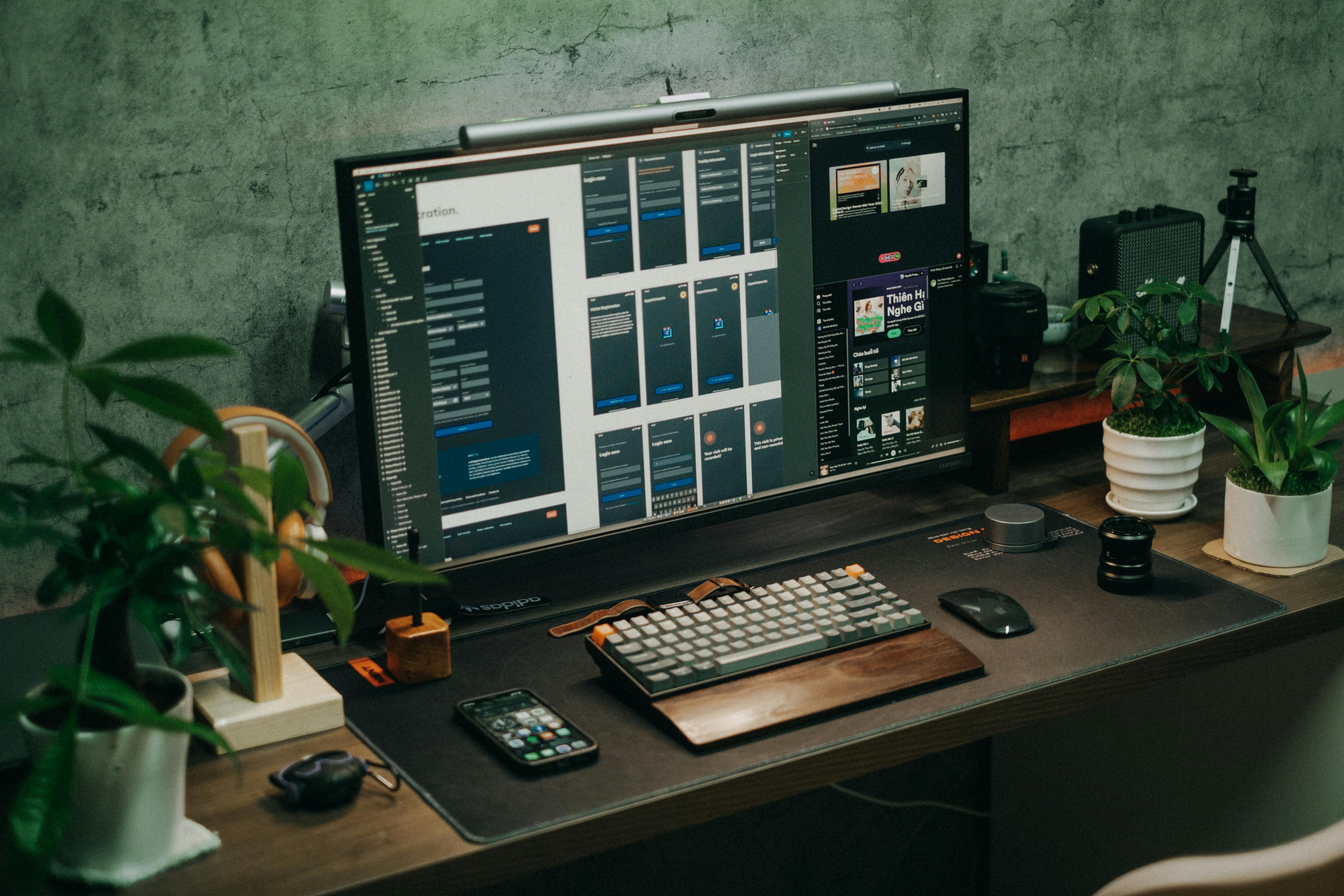 Équipe de bureau en posture de travail ergonomique